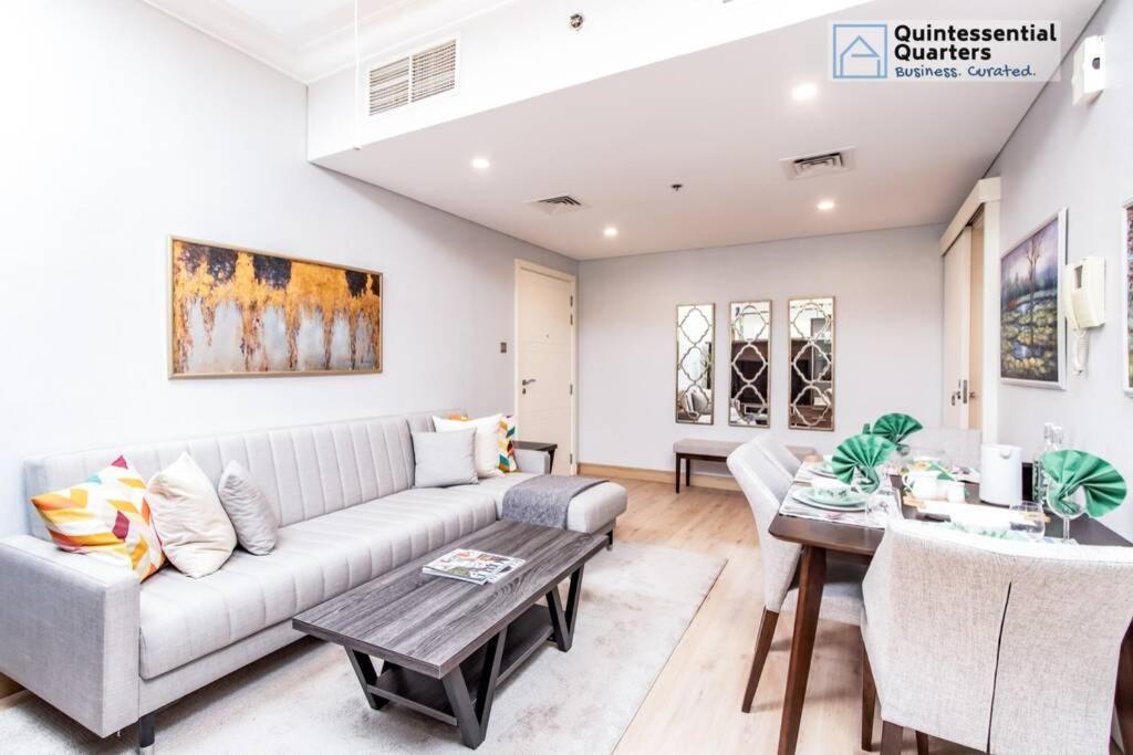 Downtown Cozy Home + Partitioned Living Room Dubai Bagian luar foto